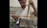 خلاقیت جوان ایرانی در اختراع نوعی ساز با حلبی روغن!