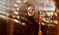 عکس جدید و متقاوت مونا فرجاد با ژستی غمگین