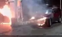 ببینید: برخورد هولناک یک خودرو با مخازن سوخت