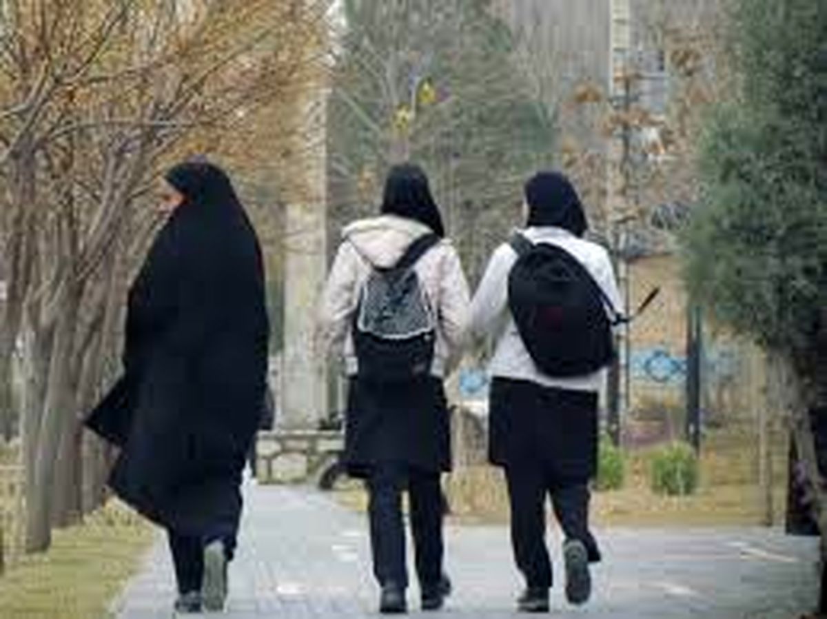   عکس جالب از چند دختر دانشجو در سال ۸۶ 