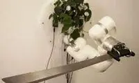 این ربات به شکل باورنکردنی قمه‌ را حرکت می‌دهد