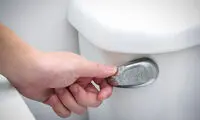 اشتباهاتی که در دستشویی و حمام مرتکب می‌شوید