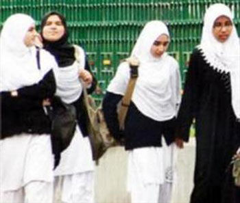 الزامی شدن حجاب در یک دانشگاه هندی