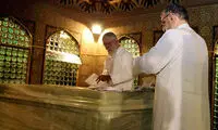 رهبر انقلاب در حرم مطهر امام رضا(ع)