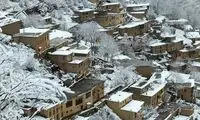 معروف‌ترین روستای پلکانی ایران، زیر لحاف زمستان