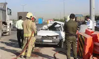 تصادف شدید پراید با گاردریل اتوبان آزادگان