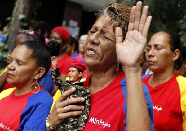 مراسم دعا برای چاوز در ونزوئلا +عکس