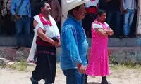 مکزیکی‌ها شهردارشان را وادار به گدایی با لباس زنانه کردند!