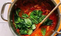 طرز تهیه سوپ مینسترونه؛ ایتالیایی، کلاسیک و بدون گلوتن
