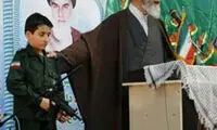 محافظت از امام جمعه تبریز با اسلحه پلاستیکی!