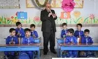اقدام متفاوت این معلم خوش ذوق لرستانی مردم را به وجد آورد