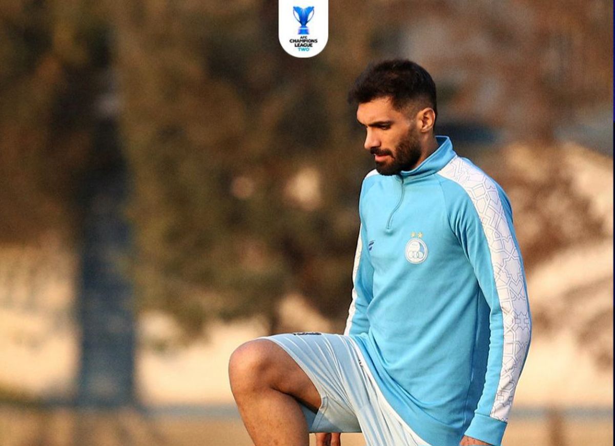 رقص لُری بازیکنان استقلال وسط زمین مسابقه