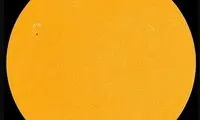 لکه خورشیدی در حال چرخش به سمت زمین است