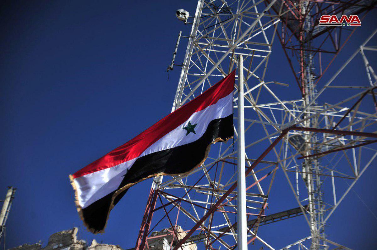 پرچم سوریه پس از ۷ سال در درعا به اهتزاز درآمد