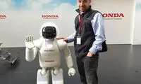 ASIMO؛ پیشرفته‌ترین روبوت انسان نما + عکس