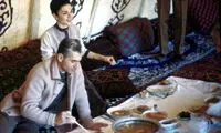 محمدرضا و فرح درحال خوردن آبگوشت +عکس