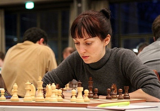 شطرنج‌باز آلمان: با حجاب در مسابقات زنان جهان در ایران شرکت می‌کنم