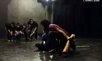 کودکان کار به روی صحنه می‌روند