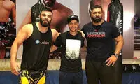 حضور کامیابی‌نیا در تمرین قهرمان MMA جهان