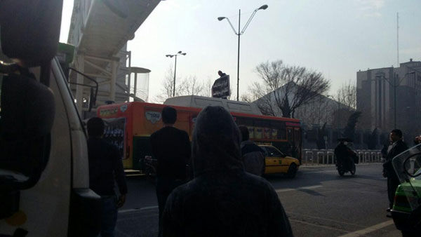 تجمع اتوبوسی مقابل مجلس