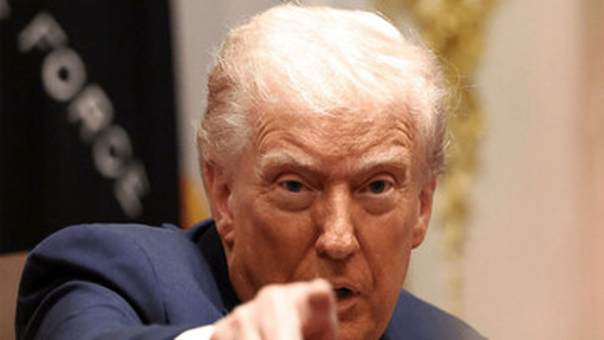 ترامپ، شهردار مسلمان نیویورک را مسخره کرد