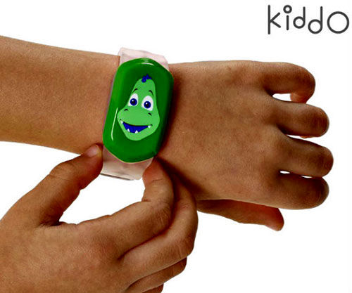 با این دستبند 4 چشمی مراقب کودکتان باشید