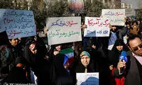 پلاکاردهای عجیب در راهپیمایی تهران
