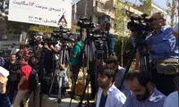 عکس: انتظار خبرنگاران مقابل سفارت انگلیس