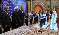 اهدای پرنده صلح و دوستی به روحانی