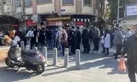 صف عجیب یک فلافل‌فروشی در بازار تهران