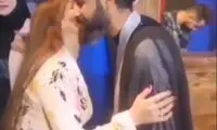 روحانی عراقی بعد از روبوسی با زنان به صدر پناه برد