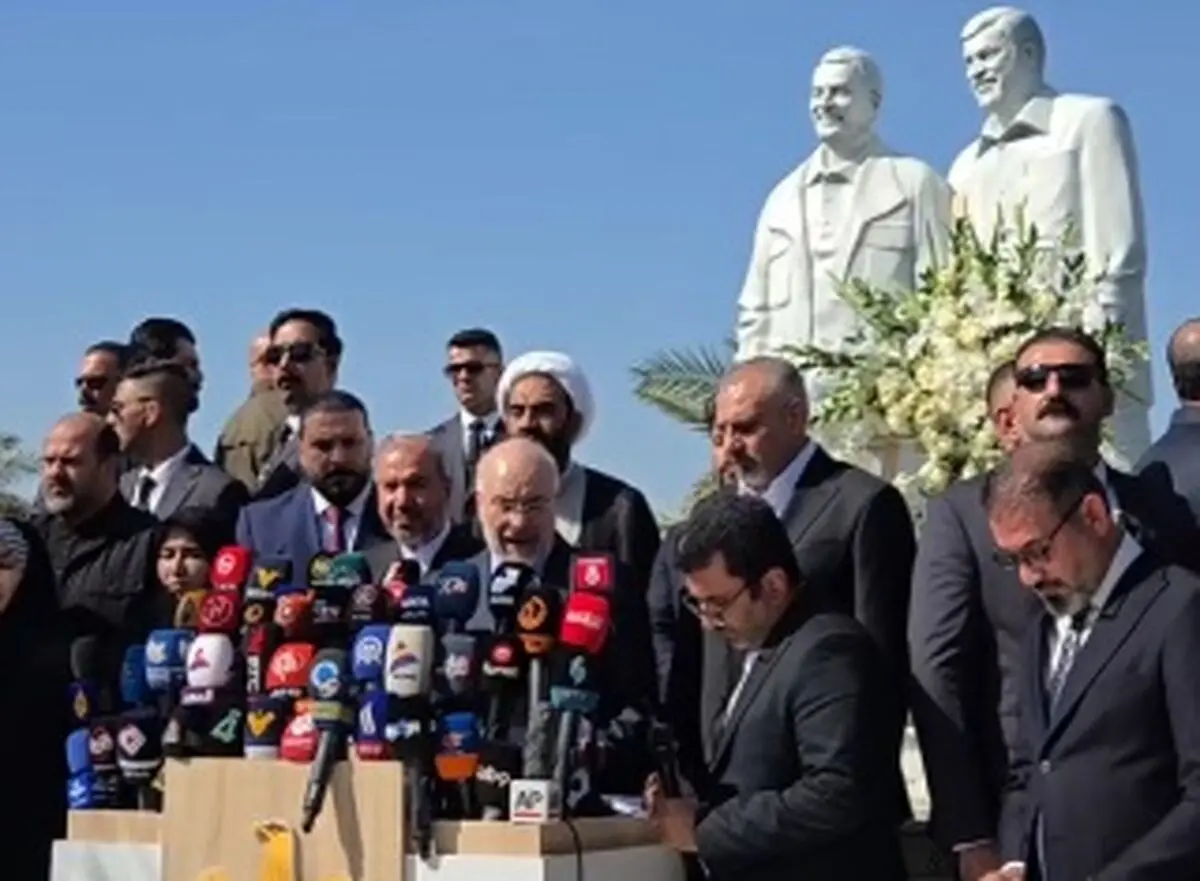 قول قالیباف در کنار مجسمه سردار شهید سلیمانی