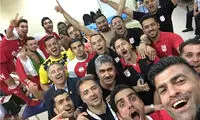 پایکوبی تراکتوری ها در رختکن +عکس