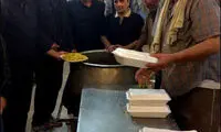 عکس: عابدزاده در نذری‌ پزان شب عاشورا