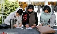 چسب زدن خانم جوان روی تعرفه رای
