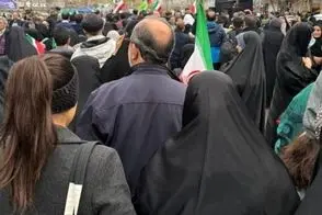 دو تصویر متفاوت از راهپیمایی که امروز وایرال شد