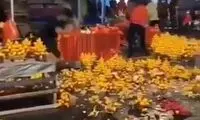 تصویری از واکنش غم‌انگیز کاسب‌کار چینی