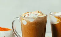 طرز تهیه لاته کدو معطر با دارچین و زنجبیل
