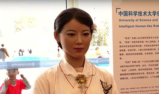 ربات انسان‌نما در مراسم رسمی و دولتی چینی‌ها