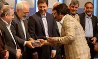 هدیه علیرضا افتخاری به ظریف +عکس