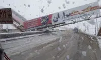 شکسته شدن پل عابر پیاده در همدان