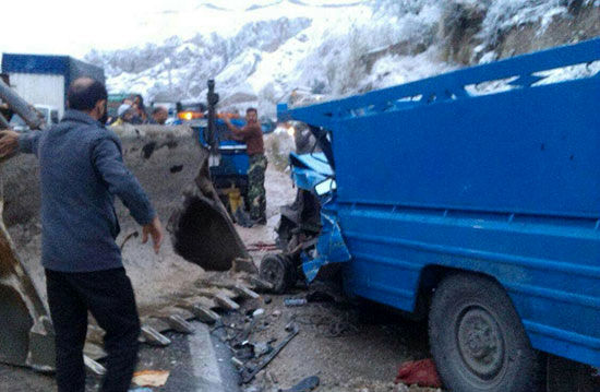 دوئل مرگبار 2 وانت در جاده روستایی