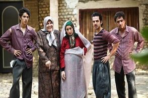 عکس عاشقانه بازیگر سریال وضعیت سفید با دخترش