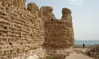 قلعه‌ای در خلیج فارس که سرخ‌تر می‌شود