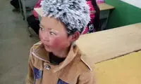 یخ زدن پسربچه ۸ ساله در راه مدرسه
