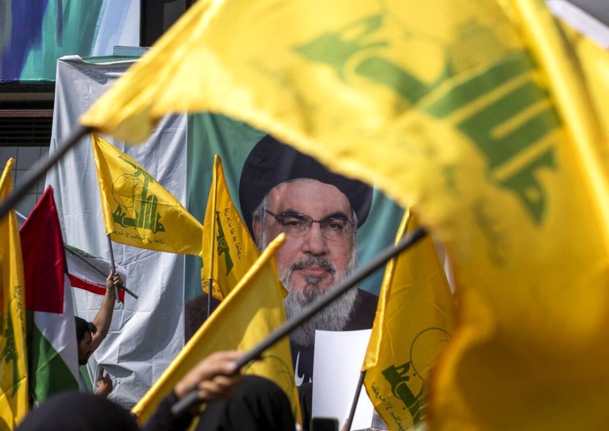 فرهیختگان: در ونزوئلا لباسهای طرح نصرالله به تن میکنند