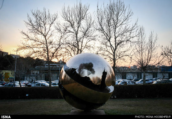 کره زمین وسط تهران چه می‌کند؟ +عکس