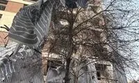 طوفان داربست ساختمان ۶ طبقه را از جا کند