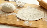 طرز تهیه خمیر پیتزای خانگی، سریع و آسان