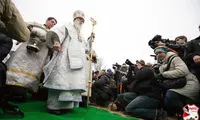 تصاویر: غسل تعمید مسیحیان در آب منجمد!